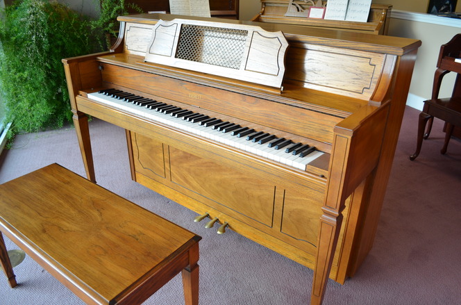 1981 Everett console, pecan. Excellent condition! - Upright - Console Pianos